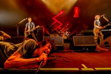 「ザ・クロマニヨンズ ツアー レインボーサンダー 2018-2019」東京・中野サンプラザホール公演の様子。（撮影：柴田恵理）