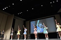 でんぱ組.incと一般人の夢眠ねむ（左端）。