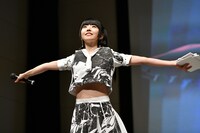 「タイタニック」を体で表現する相沢梨紗。