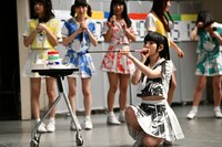 安定した所作で風船を狙う相沢梨紗。