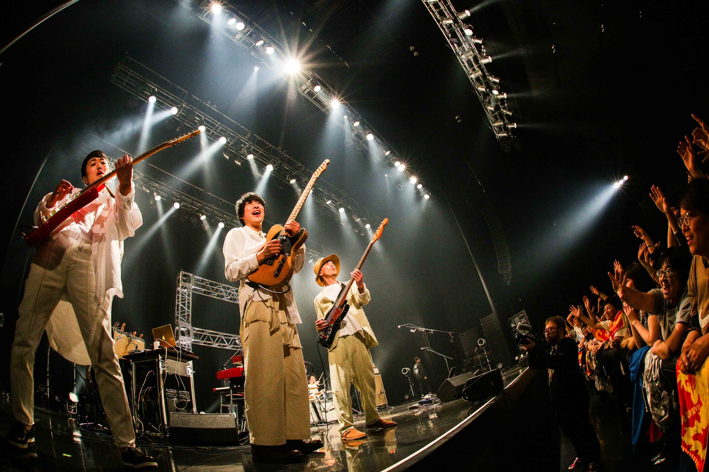 「フジファブリック LIVE TOUR 2019 "FEVERMAN"」大阪・Zepp Osaka Bayside公演の様子。（撮影：渡邉一生）