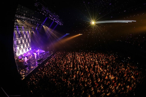 「フジファブリック LIVE TOUR 2019 "FEVERMAN"」大阪・Zepp Osaka Bayside公演の様子。（撮影：渡邉一生）