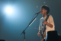 椎木知仁（Vo, G）（撮影：藤川正典）