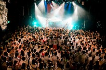 「au Presents ヤバイTシャツ屋さん ～au癒着記念、意識ヤバすぎ！ヤバ杉くんライブ～ in association with Apple Music BIGCAT 20th Anniversary」の様子。（Photo by Yukihide "JON…" Takimoto ）