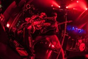 左から中川智伸(G)、関普円(G, Cho)。(撮影:岩渕直人)