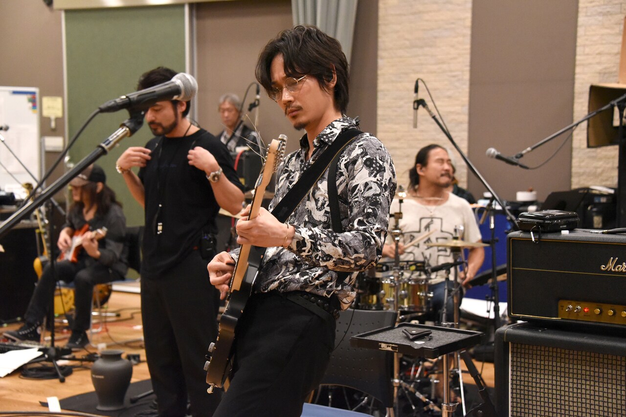 新品未開封 山田孝之綾野剛内田朝陽『THE XXXXXX』Blu-ray THE XXXXXX（ザシックス）／アルバム 限定版 綾野剛 山田孝之