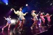 「ハコイリ▽ムスメの定期便4月号~鳴り響け!恋のロックンロール~」の様子。