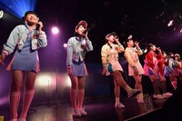 「ハコイリ▽ムスメの定期便4月号～鳴り響け！恋のロックンロール～」の様子。