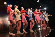 「ハコイリ▽ムスメの定期便4月号～鳴り響け！恋のロックンロール～」の様子。