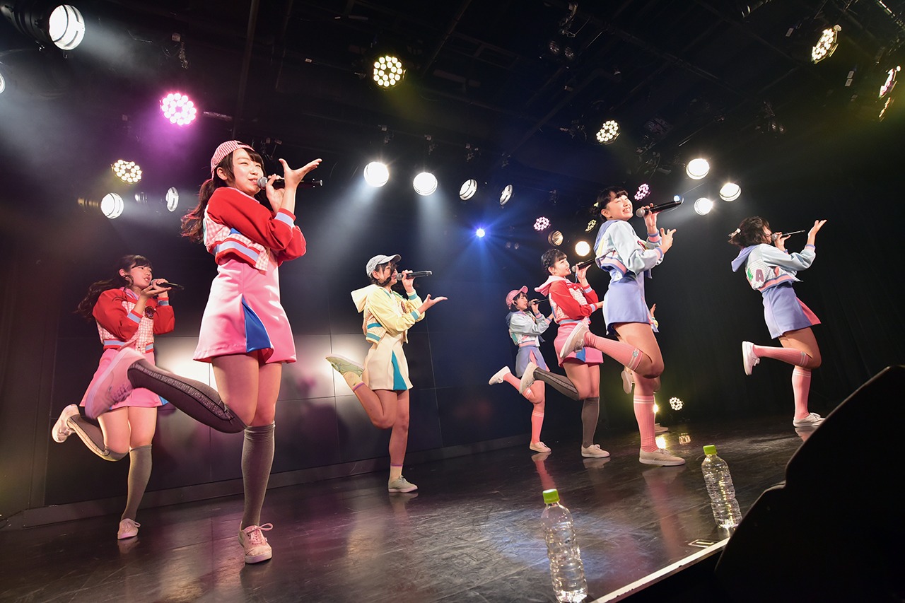 「ハコイリ▽ムスメの定期便4月号～鳴り響け！恋のロックンロール～」の様子。