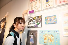 「真山りか賞」を選んだ真山りか。