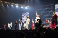 GENERATIONS from EXILE TRIBEとTHE RAMPAGE from EXILE TRIBE。（写真提供：エイベックス・エンタテインメント）