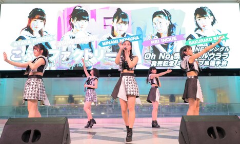 こぶしファクトリー。左から広瀬彩海、和田桜子、井上玲音、浜浦彩乃、野村みな美。（写真提供：アップフロント）