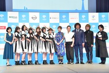 左から新井鴎子、私立恵比寿中学、村治佳織、林英哲、葉加瀬太郎、菅野祐悟、吉藤健太郎。