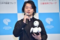 「OriHime」開発者の吉藤健太郎。