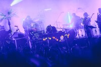 「YOUR SONG IS GOOD presents "SOFT LANDING" - 20th Anniversary Oneman Live Show at 日比谷野外大音楽堂 -」の様子。(撮影：三浦知也)