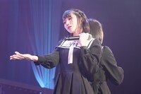 野口衣織（手前）（Photo by Ken Ishii）