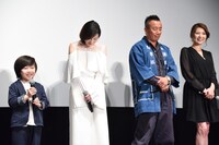 左から潤浩、広末涼子、長渕剛、飯島直子。