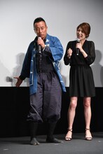 左から長渕剛、飯島直子。