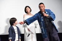 左から潤浩、広末涼子、長渕剛。