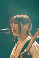 福田穂那美（B, Cho）（撮影：池野詩織）