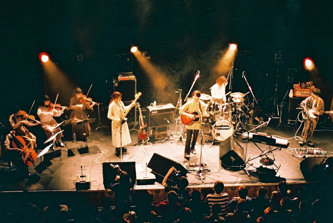 Homecomingsストリングス隊迎えた8人編成ライブ映像公開