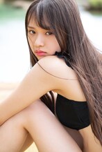 「三品瑠香 1st写真集 EPHEMERAL」表紙（撮影：田口まき）(c)徳間書店