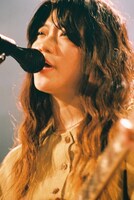 畳野彩加（Vo, G）（撮影：池野詩織）