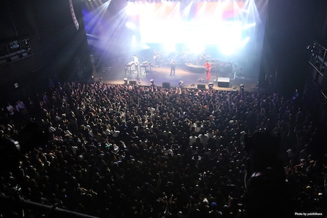 THE XXXXXXの1stワンマンライブの様子。