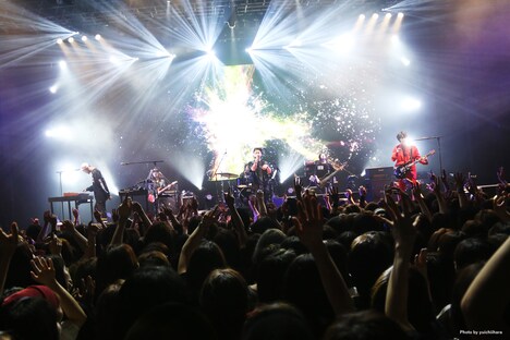 THE XXXXXXの1stワンマンライブの様子。