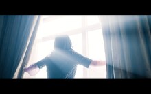 ももいろクローバーZ「The Diamond Four」ミュージックビデオのワンシーン。