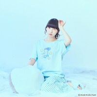 「ピンキー！ともくもくちゃん」Tシャツを着用した藤咲彩音。