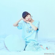 「ピンキー！ともくもくちゃん」Tシャツを着用した藤咲彩音。