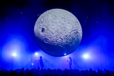 UNISON SQUARE GARDEN「Bee side Sea side 0」開演時の様子。（Photo by Viola Kam［V'z Twinkle］）