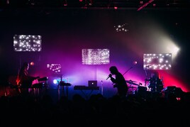 雨のパレード、多彩なアレンジとマルチプレイヤーぶりで魅せた新体制初ワンマン