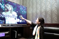 「みんなで歌おうぜー!!」「お前ら最高！」と浜崎あゆみのライブパフォーマンスを真似した。