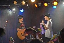 吉田山田「吉田山田47都道府県ツアー～二人またまた旅2019～」沖縄公演の様子。