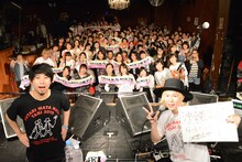 吉田山田「吉田山田47都道府県ツアー～二人またまた旅2019～」沖縄公演の様子。