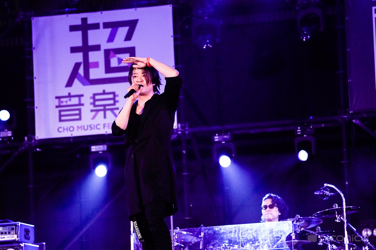 GLAYのライブの様子。