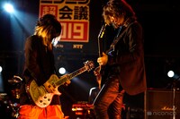 HISASHI（G）とTAKURO（G）。