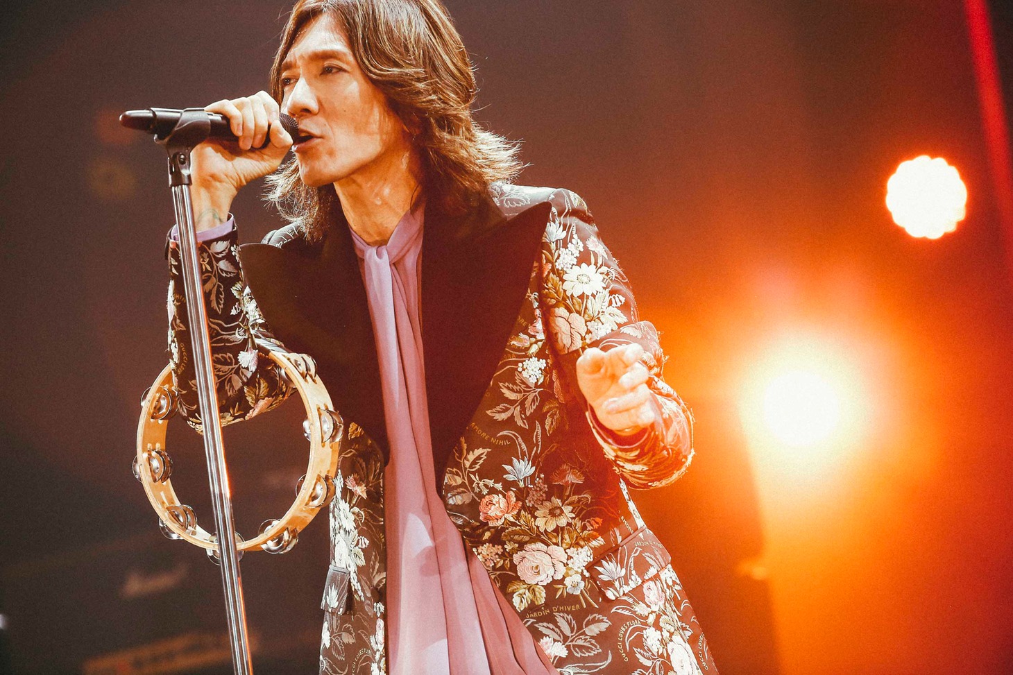 「THE YELLOW MONKEY SUPER JAPAN TOUR 2019 -GRATEFUL SPOONFUL」静岡・エコパアリーナ4月27日公演の吉井和哉（Vo, G）。（撮影：横山マサト）