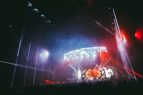 「THE YELLOW MONKEY SUPER JAPAN TOUR 2019 -GRATEFUL SPOONFUL」静岡・エコパアリーナ4月28日公演の様子。（撮影：横山マサト）