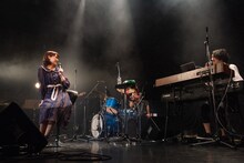 リラックスムードで話すKaede（左）。