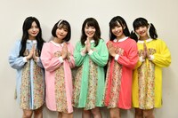 塩見きら（中央）の加入で新体制となった神宿。