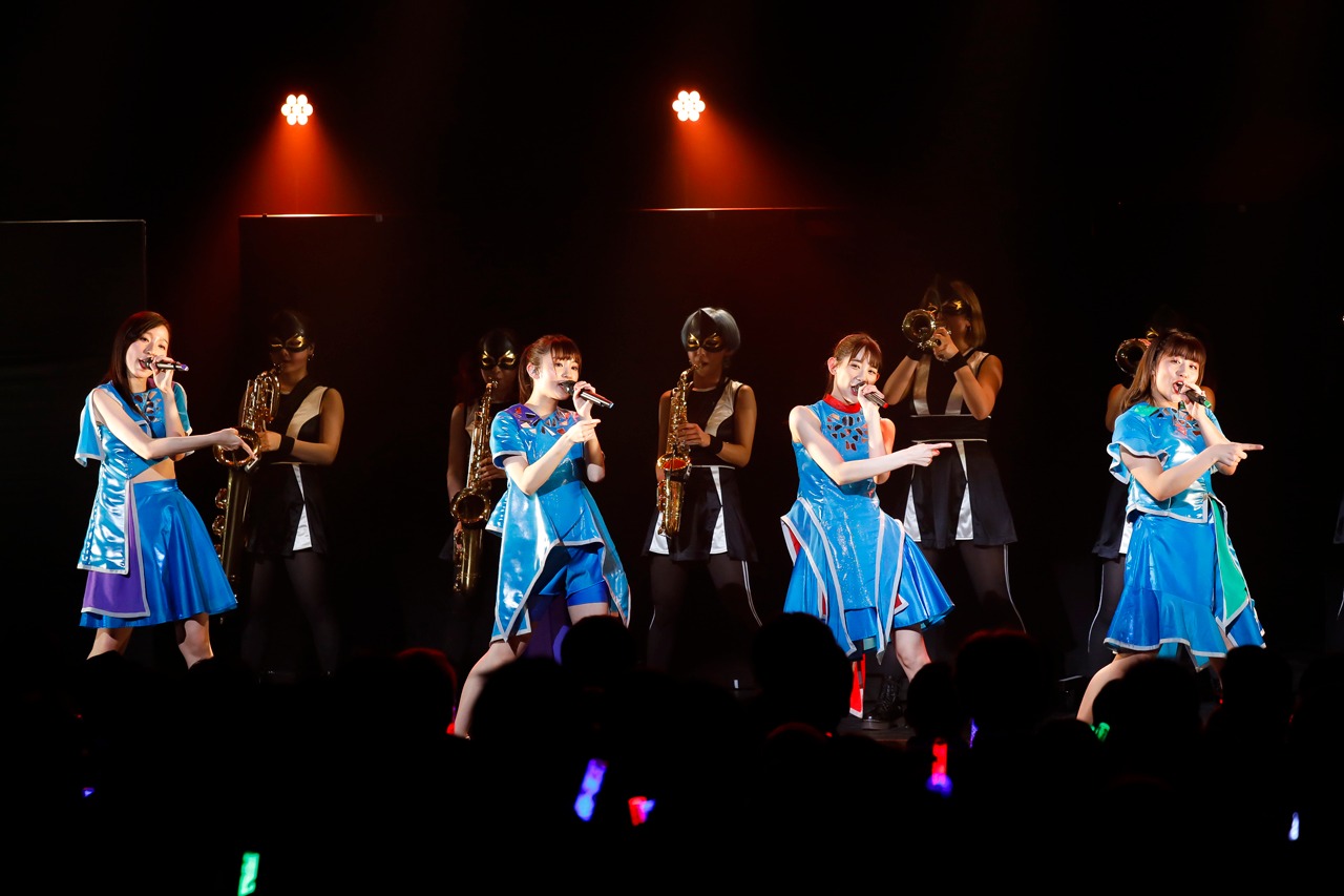 「TEAM SHACHI 1st TOUR 2019 ～タイムトレインかなた～」愛知・日本特殊陶業市民会館 ビレッジホール公演の様子。（撮影：笹森健一）