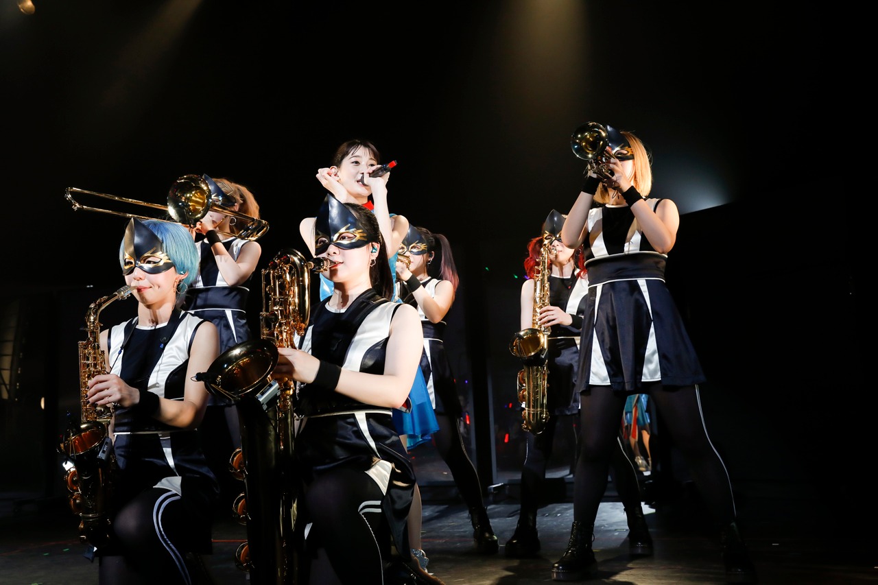 「TEAM SHACHI 1st TOUR 2019 ～タイムトレインかなた～」愛知・日本特殊陶業市民会館 ビレッジホール公演の様子。（撮影：笹森健一）