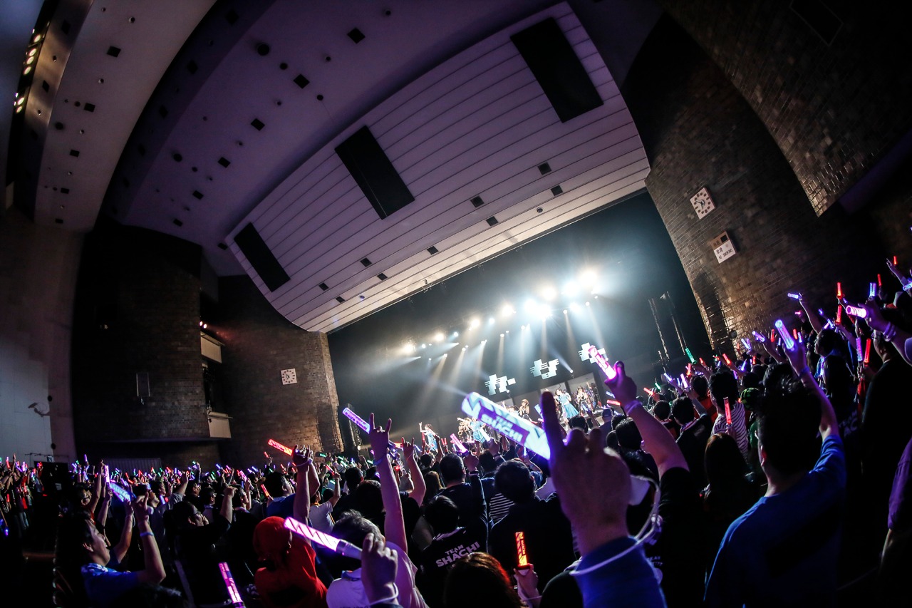 「TEAM SHACHI 1st TOUR 2019 ～タイムトレインかなた～」愛知・日本特殊陶業市民会館 ビレッジホール公演の様子。（撮影：笹森健一）