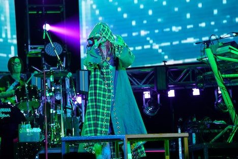 LiSA「LiVE is Smile Always～364＋JOKER～」の様子。（Photo by HAJIME KAMIIISAKA）