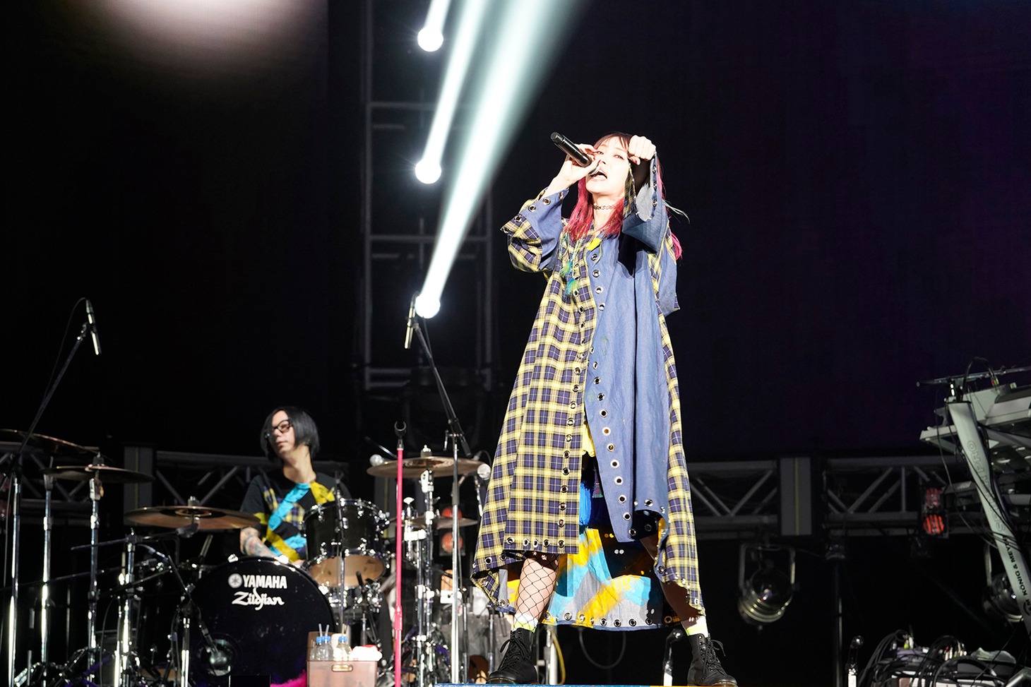 LiSA「LiVE is Smile Always～364＋JOKER～」の様子。（Photo by HAJIME KAMIIISAKA）