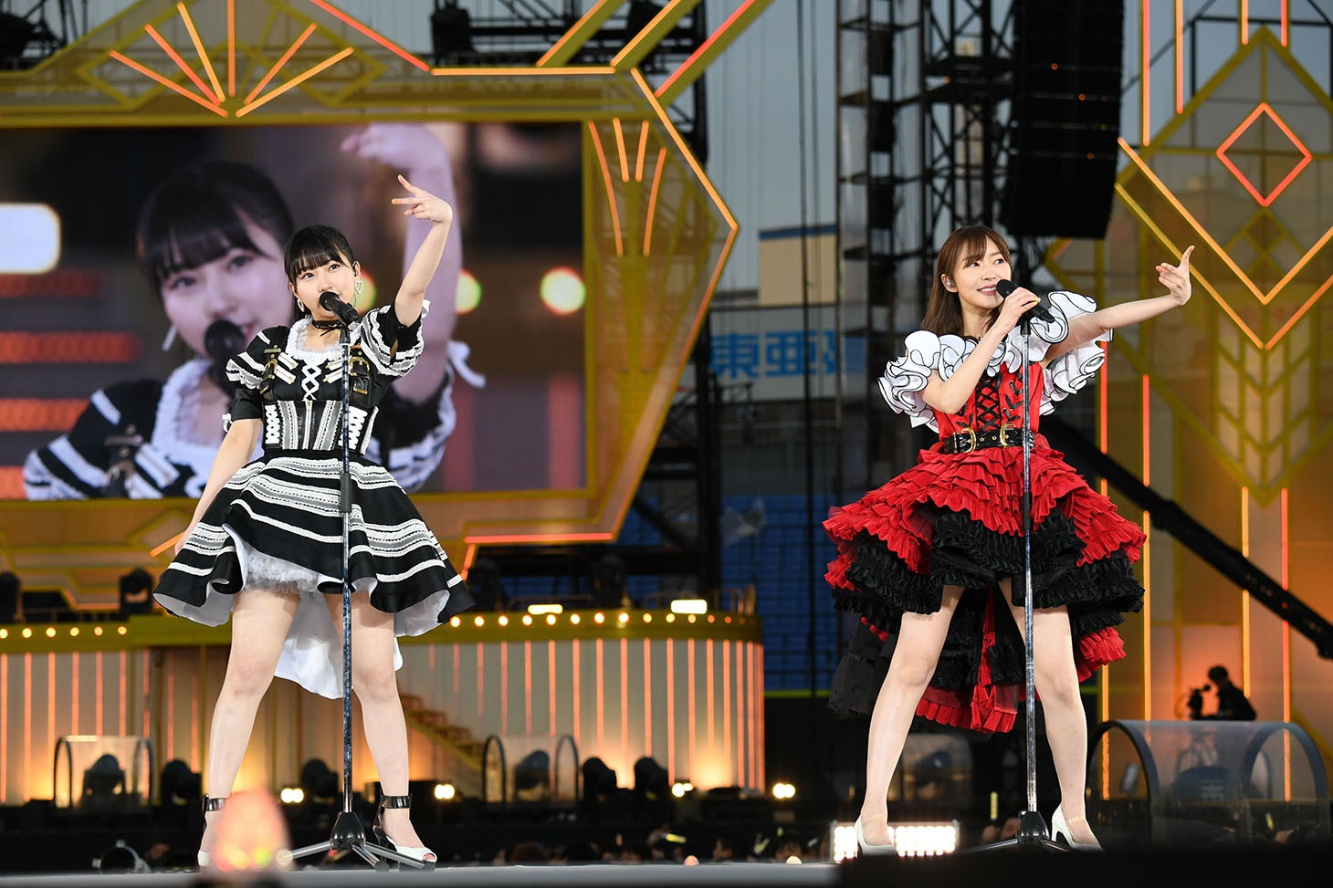 田中美久、指原莉乃。(c)AKS